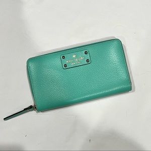 Kate Spade New York Long Zipper Wallet in Mint Seafoam Green